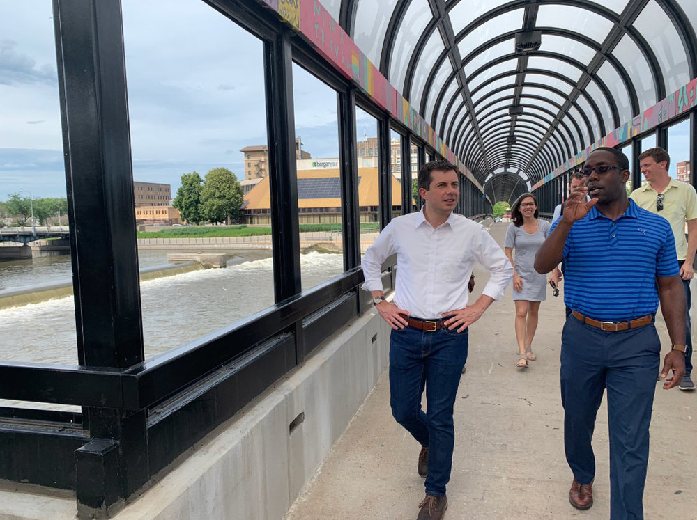  Getting a tour of Waterloo, IA from the mayor, Jun 13, 2019 - posted by DJ Judd on Twitter 