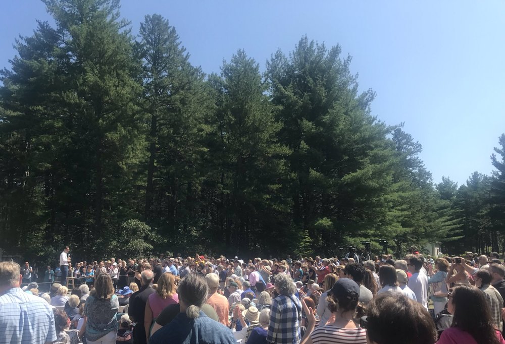 Photo of the crowd in Ossipee NH, posted by @zoemeeken  (LINK)