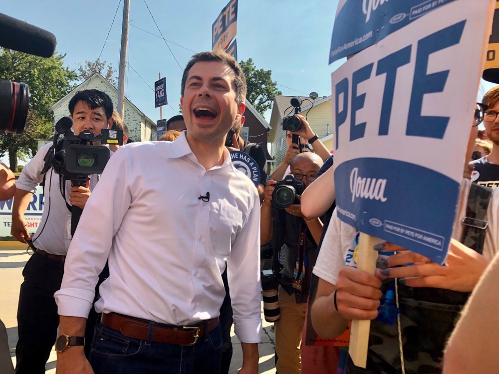  Pete Butgtigieg arriving at the Wing Ding in Iowa, Aug 8, 2019 and seeing his supporters. 