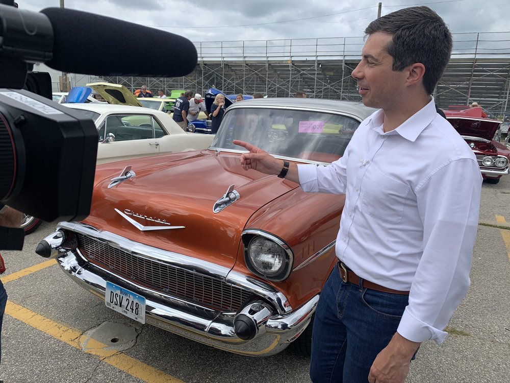 Pete checks out some vintage cars in Hawkeye. Photo posted by DJ Judd.